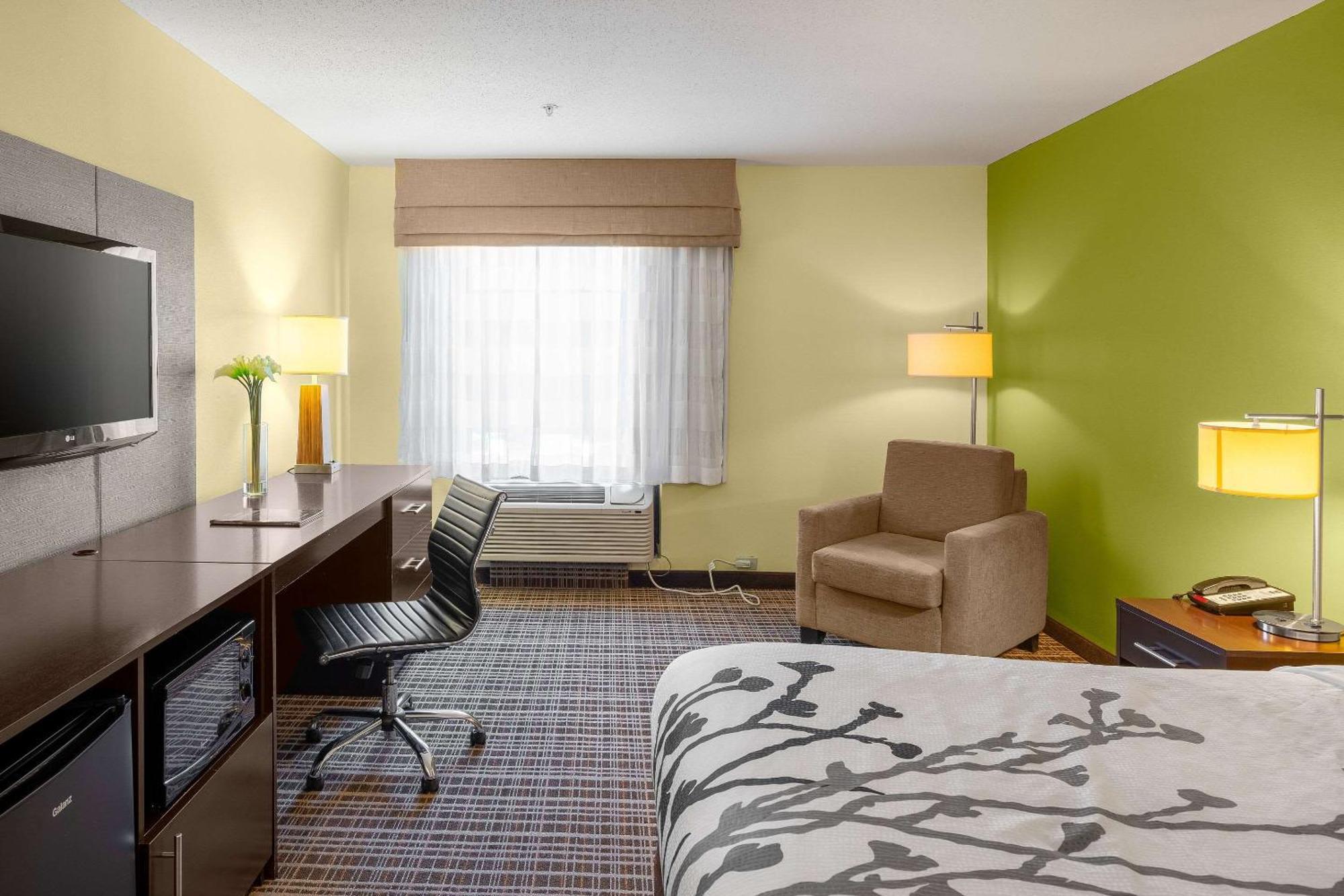 Sleep Inn & Suites Harbour Pointe Brandermill Bagian luar foto