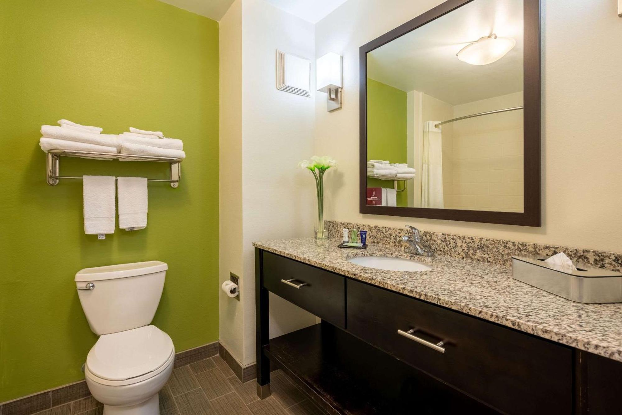 Sleep Inn & Suites Harbour Pointe Brandermill Bagian luar foto