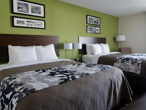 Sleep Inn & Suites Harbour Pointe Brandermill Bagian luar foto